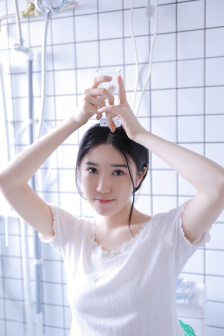 鱼跃在花见